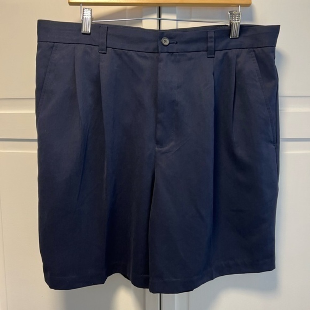 Izod Golf Shorts With Pleated Front Size Men’s 36 Color Navy Blue